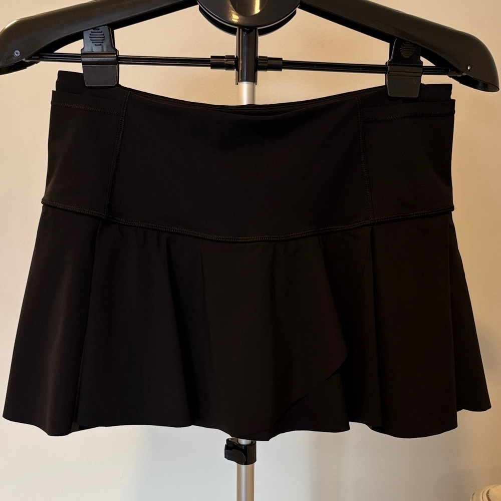Lululemon Black Skirt with Flared Hem & Shorts Underneath ~ 6